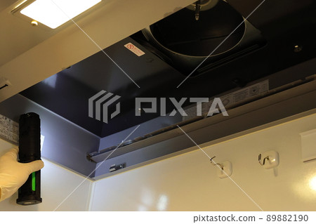 Work scenery to clean every detail for the year-end general cleaning 89882190