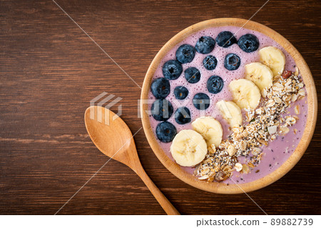 yogurt or yoghurt smoothie bowl with blue berry, banana and granola yogurt or yoghurt smoothie bowl with blue berry, banana and granola 89882739