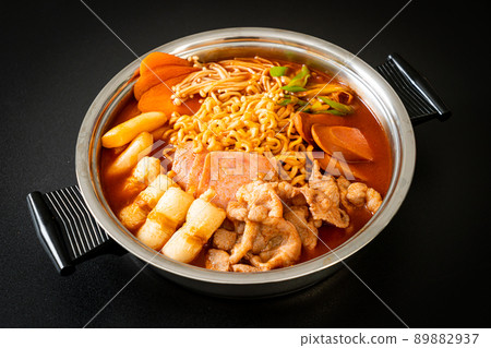 Budae Jjigae or Budaejjigae (Army stew or Army base stew). It is loaded with Kimchi, spam, sausages, ramen noodles and much more 89882937