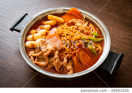 Budae Jjigae or Budaejjigae (Army stew or Army base stew). It is loaded with Kimchi, spam, sausages, ramen noodles and much more 89882938