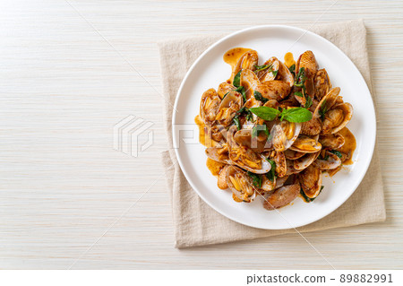 Stir Fried Clams with Roasted Chilli Paste Stir Fried Clams with Roasted Chilli Paste 89882991
