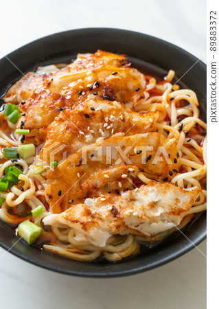 ramen noodles with gyoza or pork dumplings 89883372