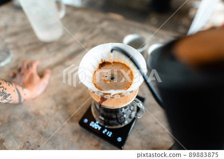 Drip coffee,Pouring hot water in the kettle into the coffee,brew coffee 89883875