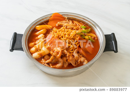 Budae Jjigae or Budaejjigae (Army stew or Army base stew). It is loaded with Kimchi, spam, sausages, ramen noodles and much more 89883977