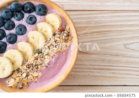 yogurt or yoghurt smoothie bowl with blue berry, banana and granola 89884575