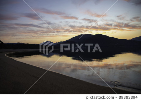 [Tsuruga City, Fukui Prefecture, May] Sunset at Kehi no Matsubara, one of the three major pine groves in Japan 89885894