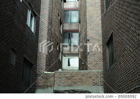 首爾住宅區狹窄小巷中的別墅 89888092