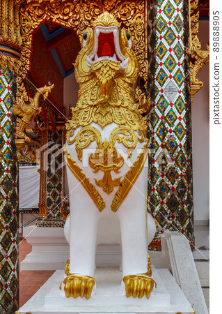 Lion Statue of beautiful ancient animals 89888905