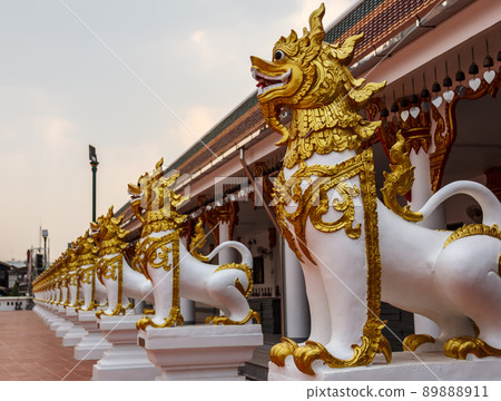 Lion Statue of beautiful ancient animals Lion Statue of beautiful ancient animals 89888911