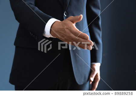 尋求握手的商人 89889258