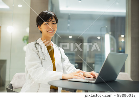 Medical worker female medical 89890012