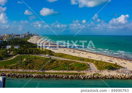 Panorama of luxury apartments in port of Miami - view from cruise liner 89890763