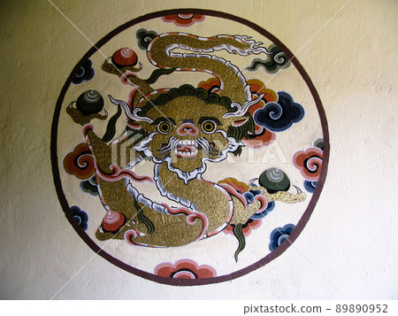 Dragon Paintings on the house wall at the streets of Paro, Bhutan Dragon Paintings on the house wall at the streets of Paro, Bhutan 89890952