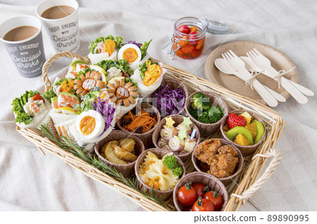 Party basket lunch 89890995