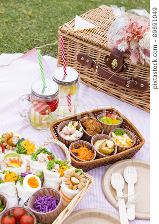 Picnic lunch Picnic lunch 89891049