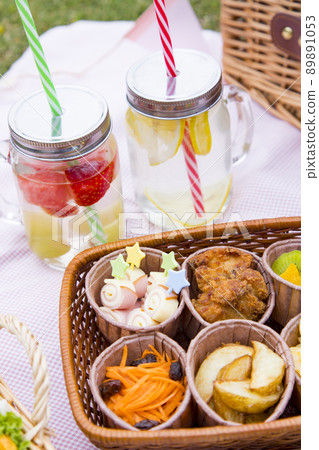 Picnic lunch Picnic lunch 89891053