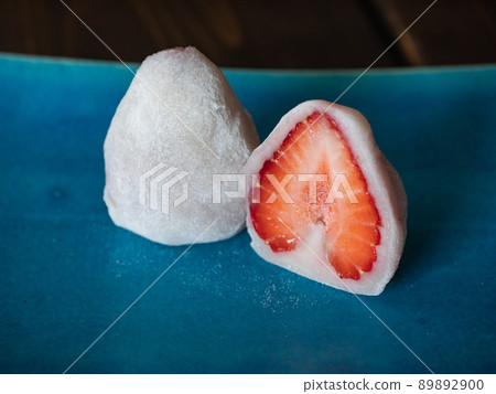 Fruit Daifuku. Japanese sweets made by wrapping bright red strawberries with fertilizer and white bean paste. 89892900