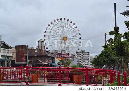 Ferris wheel before dismantling Carnival Park Mihama 89895024