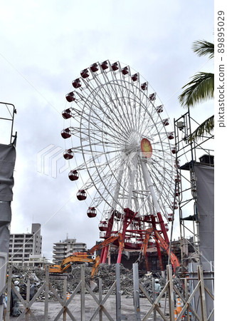 拆除嘉年華公園美濱前的摩天輪 89895029