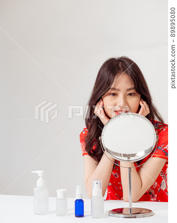 First-ranked author, Tradition, Cheongsam, Cheongsam, Female Nursing, Kyoko, Cosmetology and skin care under a white background. 89895080