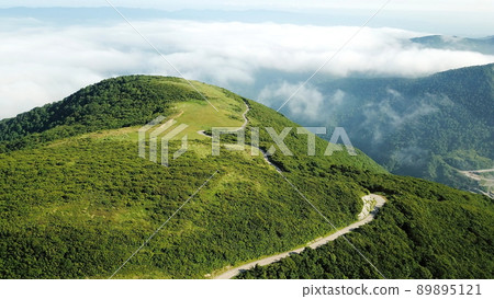 頓電高原上的新潟佐渡雲海（無人機航拍） 89895121