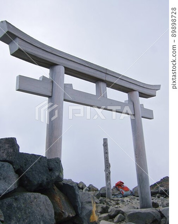 Scenery near the summit of Mt. Norikura 89898728