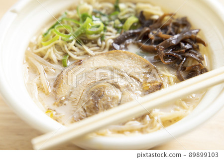 Delicious cup noodle pork bone ramen 89899103