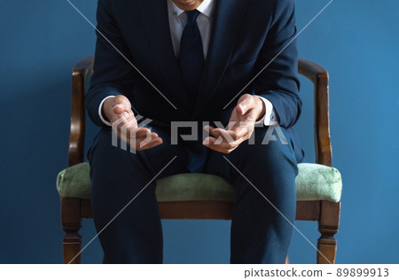 Shocked businessman 89899913