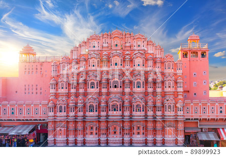 Pink palace Hawa Mahal, Jaipur, India, beautiful sunset view 89899923