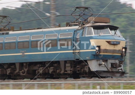 EF66原色機牽引的貨運列車(栃木縣:東北本線) EF66原色機牽引的貨運列車(栃木縣:東北本線) 89900057