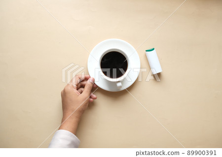 artificial sweetener container and tea cup on table artificial sweetener container and tea cup on table 89900391
