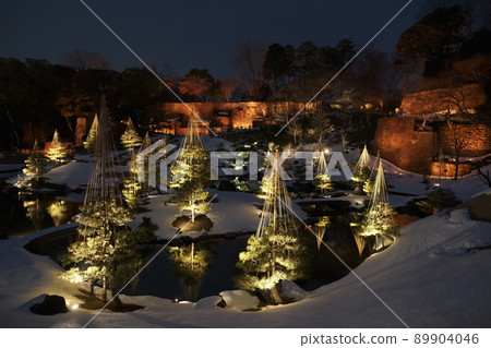 Winter illumination of Kanazawa Castle Park 89904046