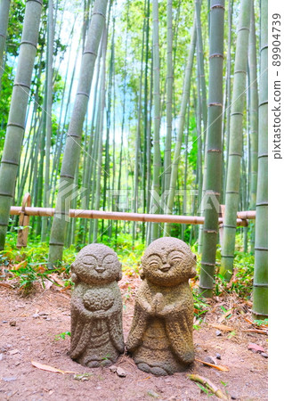 Jizo with a smile in the bamboo grove 89904739