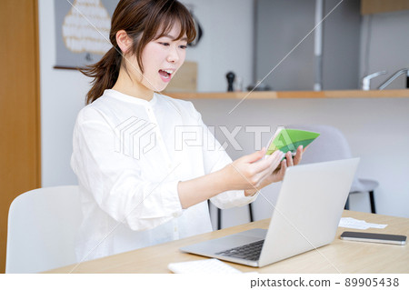 女性家庭存摺儲蓄 女性家庭存摺儲蓄 89905438