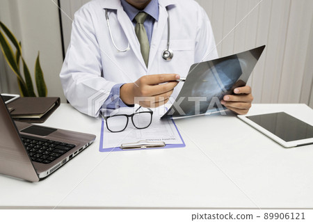 Medicine and health care concept. Doctor diagnose and analyze on x-ray film of patient. 89906121
