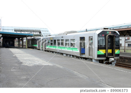 Regular train stopped at Yoichi Station Yoichi Station JR Yoichi Station Yoichi S18 Hakodate Main Line Parallel conventional line Scheduled to be abolished 89906373