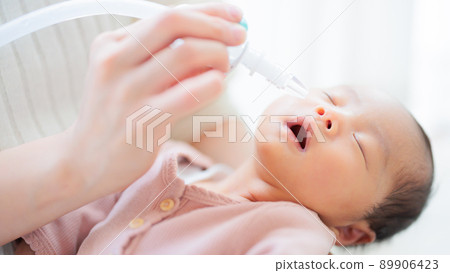 睡眠嬰兒的鼻腔護理 吸鼻器 89906423