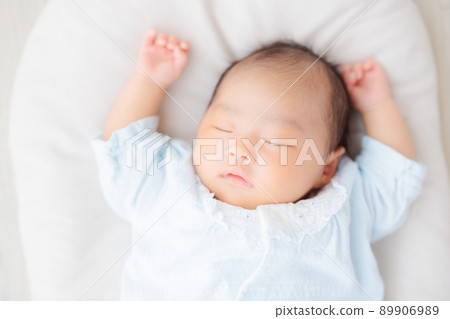 Banzai sleeping baby 89906989