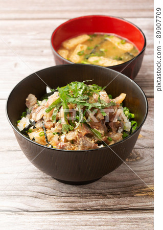 Horse mackerel tataki bowl Horse mackerel tataki bowl 89907709