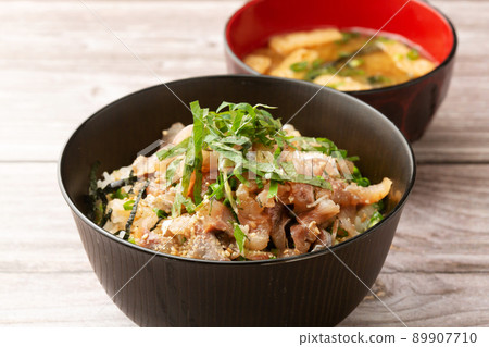 Horse mackerel tataki bowl Horse mackerel tataki bowl 89907710
