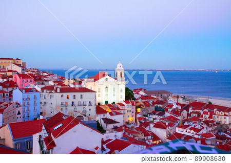 view of Alfama at sunset, Lisbon, Portugal view of Alfama at sunset, Lisbon, Portugal 89908680