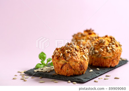 Snack muffins with zucchini. 89909060