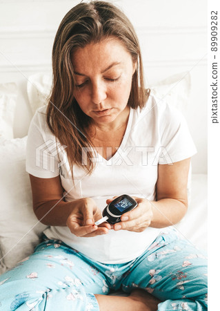 Measurnig blood sugar level Measurnig blood sugar level 89909282