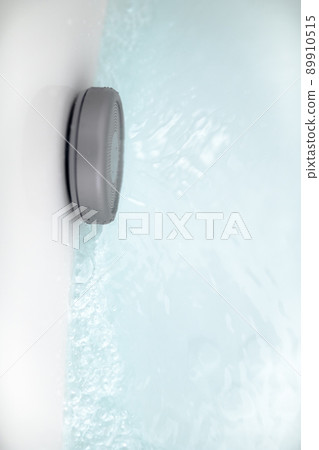 New bathtub 89910515