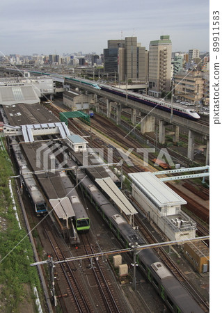 早高峰:東北新幹線穿過田畑站 早高峰:東北新幹線穿過田畑站 89911583