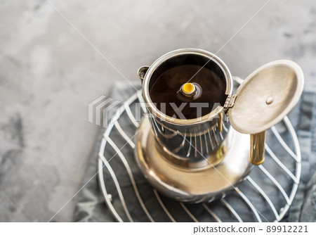 Freshly brewed coffee in coffee pot on grey background 89912221