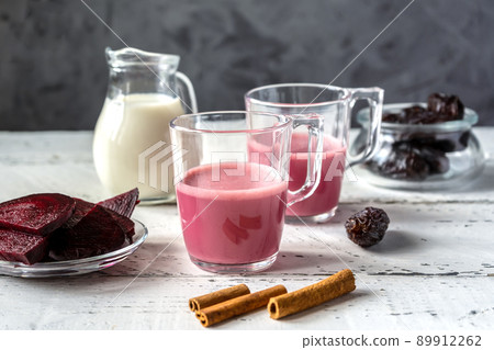 Healthy and tasty beetroot latte with basic ingredients 89912262