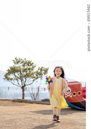 兒童 女孩 生活方式 旅行 遊樂園 兒童 女孩 生活方式 旅行 遊樂園 89913462