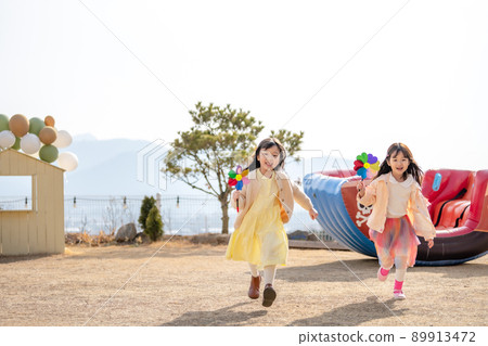 child girl lifestyle travel amusement park child girl lifestyle travel amusement park 89913472