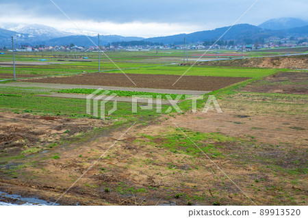 道路驛站 花之站 近千曲川 Tokari 方向 田園風光 早春時節 89913520